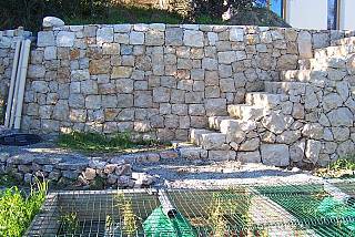 ouvrages-pierres/mur/couleur-nature-piscine-mur-escalier-pierres-var-83.jpg