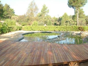 Terrasse piscine en robinier